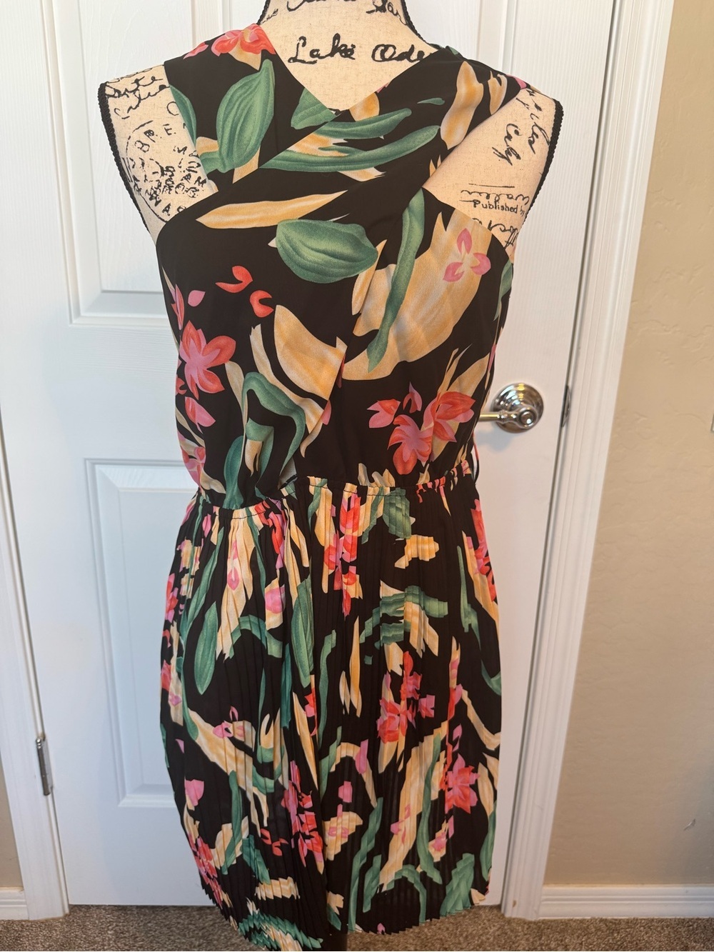 Milk & Honey Women’s Floral Halter Midi Dress Pleated Medium